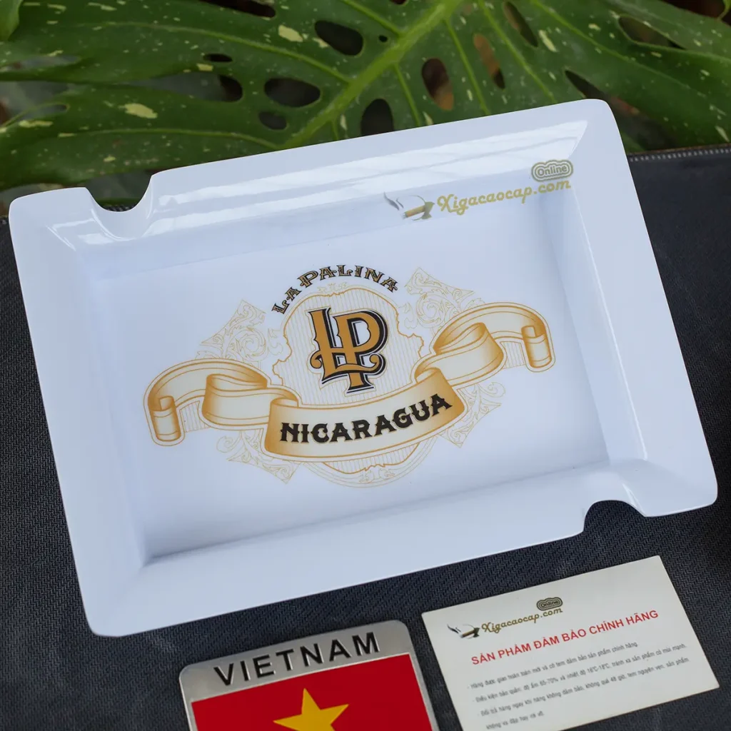 Gạt tàn xì gà La Palina Melamine trắng chụp cùng card visit Xigacaocap chính hãng