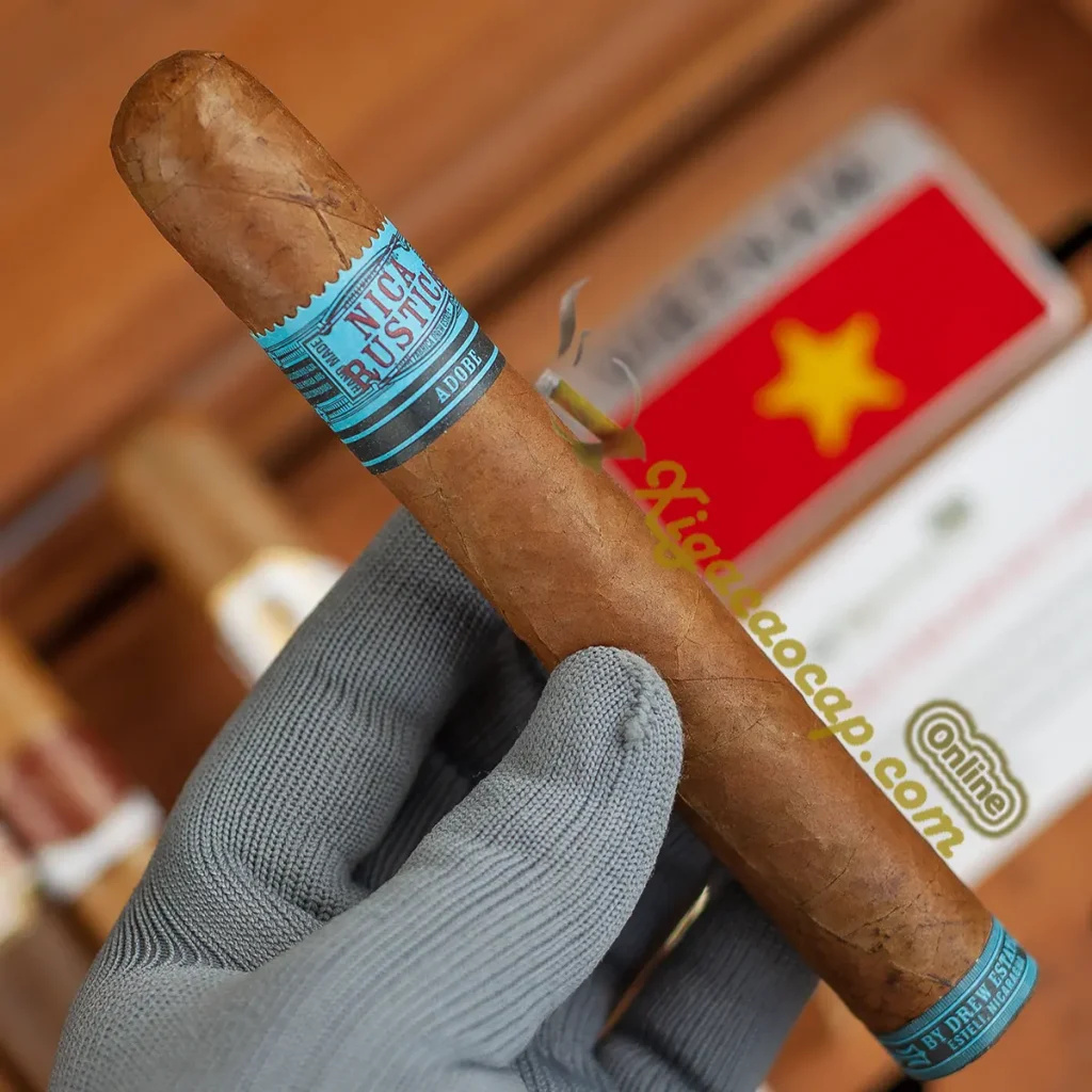 Hình ảnh trên tay thưởng thức xì gà Nica Rustica Adobe Toro mộc mạc