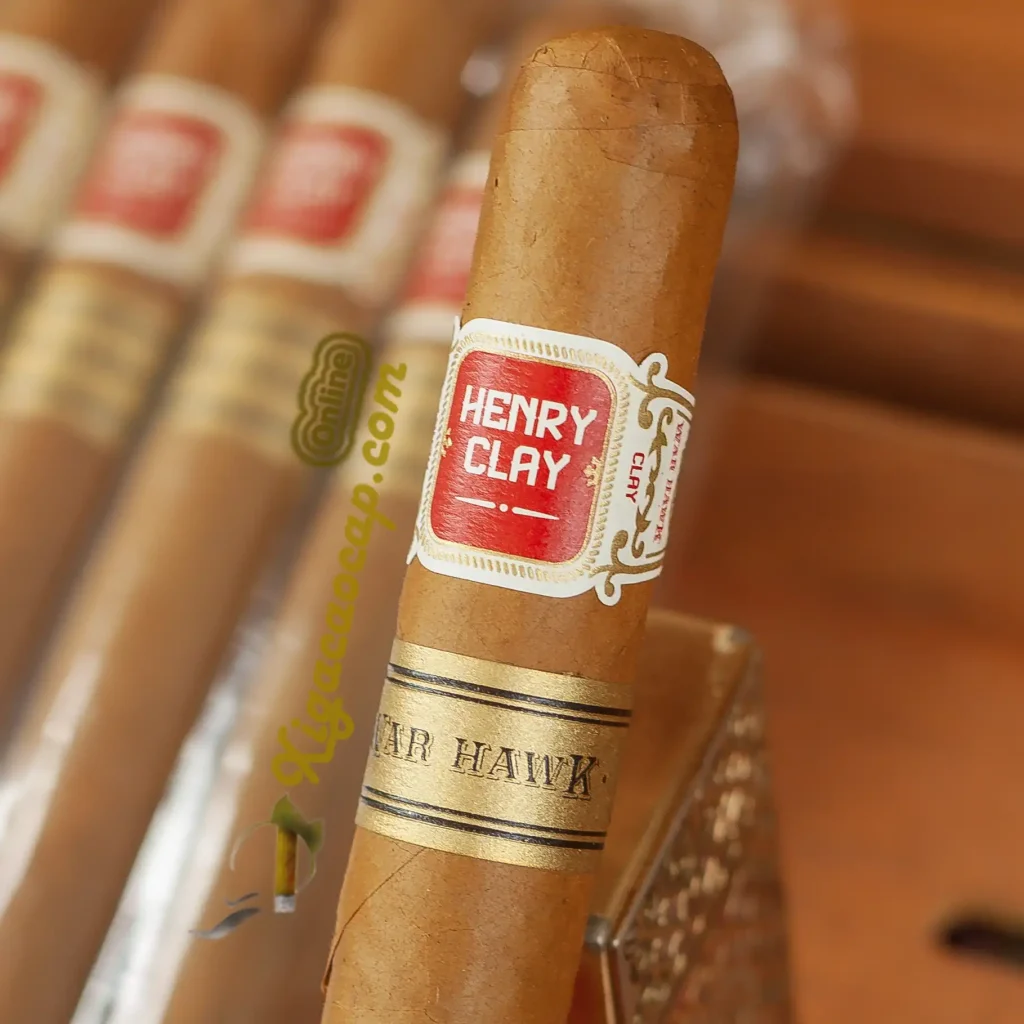 Cách nhận biết xì gà Henry Clay War Hawk Toro chính hãng qua tem nhãn thương hiệu.